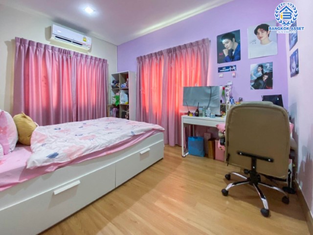 *****ทาวน์เฮ้าส์มือสองสมุทรปราการ ม.โกลเด้นทาวน์ ศรีนครินทร์-สุขุมวิท #หลังมุม เนื้อที่กว้างขวางเกือบ 29 ตร.ว. ฟังก์ชัน 4 ห้องนอน 3 ห้องน้ำ สามารถจอดรถได้ 2 คัน แถมฟรี! 3 เครื่องปรับอากาศ บนทำเลดี 10 นาทีถึงรถไฟฟ้าสายสีเขียว "สถานีแพรกษา" ใกล้ทางด่วน "บางพลีสุขสวัสดิ์"